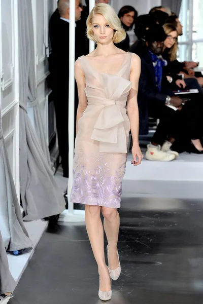 Look 30